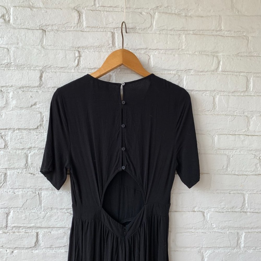ASOS DESIGN tea jumpsuit with button back detail in black - Picture 5 of 6